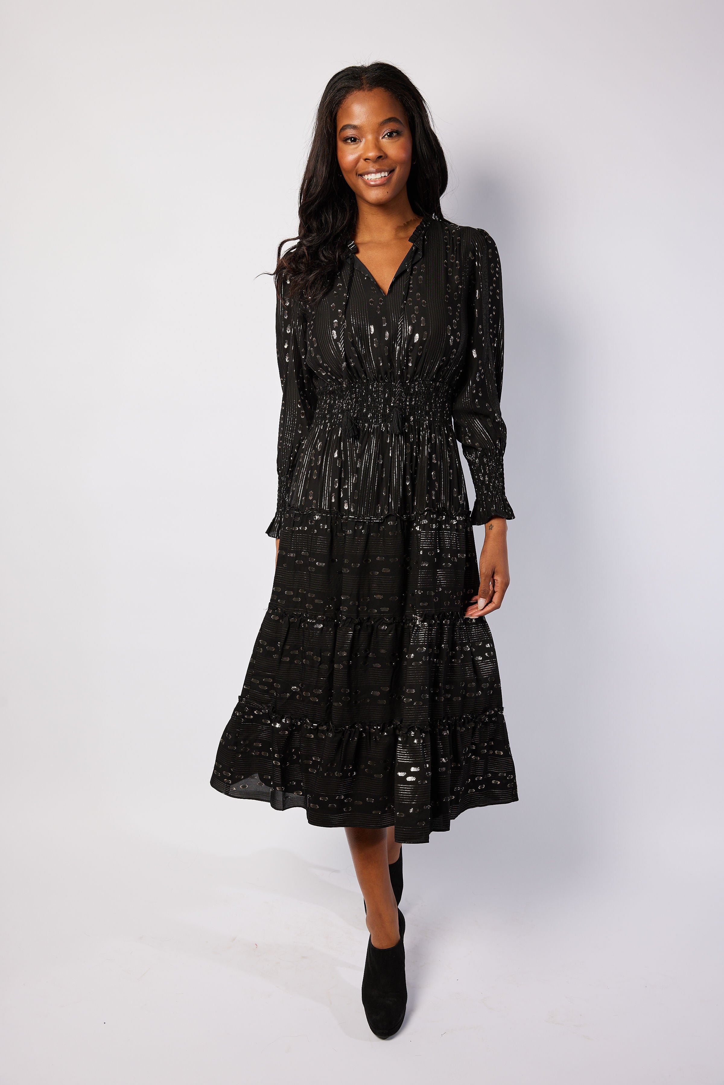 black metallic midi dress Sail to Sable Black & Gold Lurex Smocked Waist Midi Dress Lurex CLIP DOT BLACK/GOLD / XXXL / H25272
