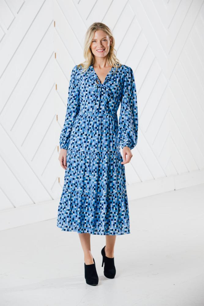 Fall floral print stands out in this chic and easy midi dress silhouette -  Dresses