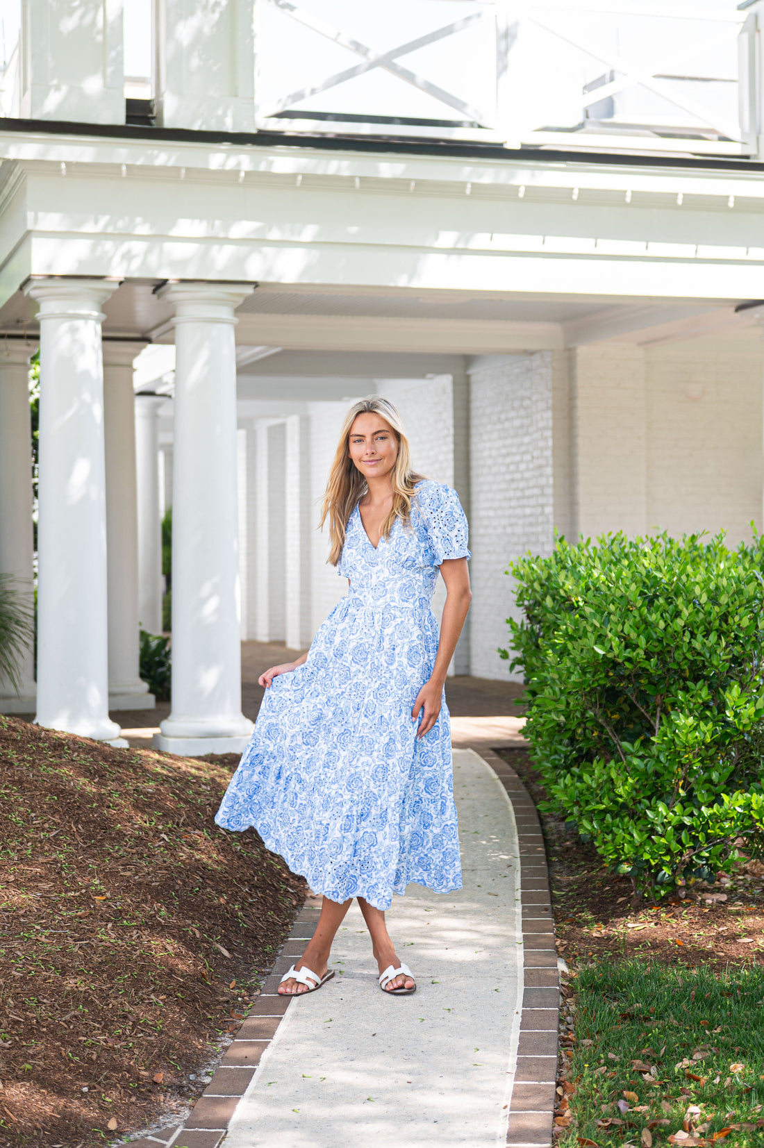 Sail to Sable Blue & White Rose Printed Eyelet V-Neck Midi Dress WHITE/BLUE / M / SU25119 Sail to Sable Blue & White Rose Printed Eyelet V-Neck Midi Dress WHITE/BLUE / M / SU25119