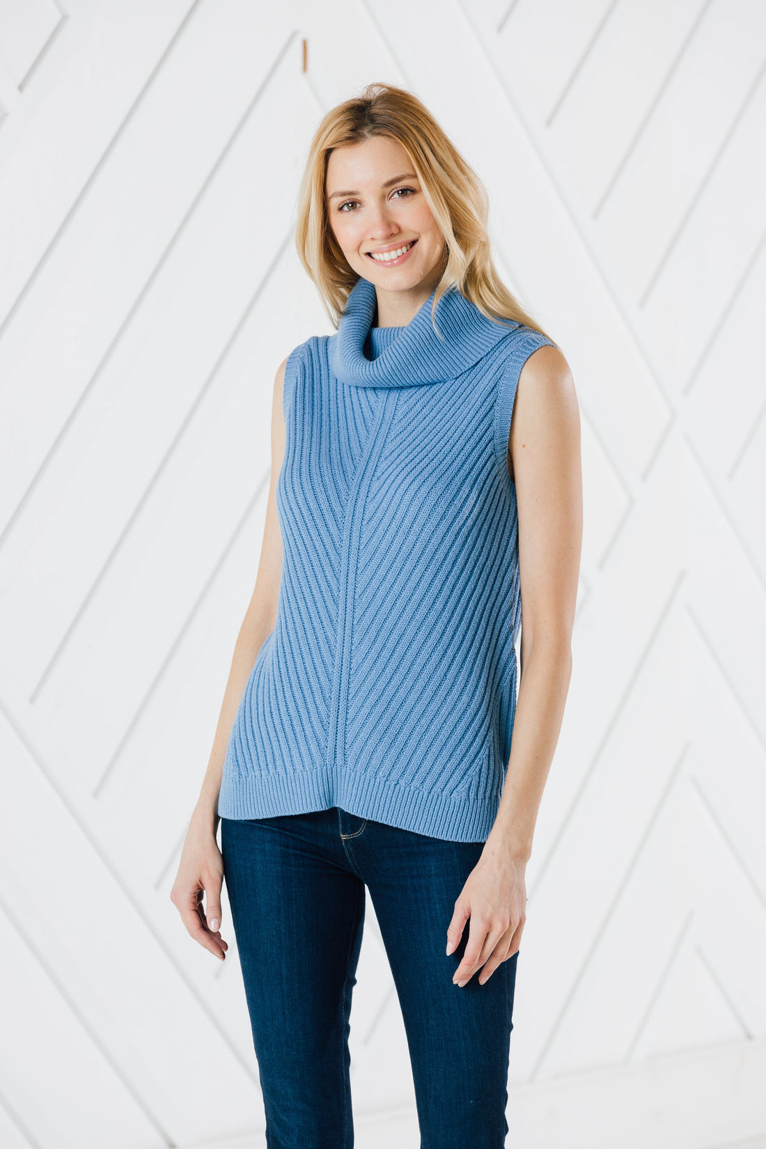 Sleeveless Turtleneck Sweater (Two Colors) – Sail to Sable